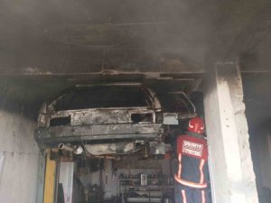 Tamire Getirilen Otomobile Kaynak Yapmak İstedi, Dükkanı Kül Oldu