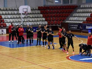 Sakarya’nın Hentbol Takımı İ̇zmir’den Galibiyetle Dönüyor