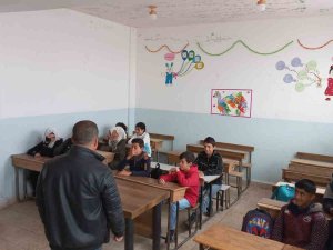 Suriye’de Deprem Sonrası Eğitim Çadırlarda Başladı
