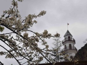 Tarihi Osmanlı Kasabasında Bahar Havası Yaşanıyor