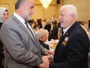 Başkan Sandıkçı: “Huzurlu Ve Özgür Bir Şekilde Yaşıyorsak Bunu Aziz Şehitlerimize Ve Kahraman Gazilerimize Borçluyuz”