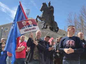 Kosova’da Eski Cumhurbaşkanı Thaçi İçin Destek Gösterisi