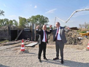 Salihli Yılmaz Köprüsünde Çalışmalar Hızla İlerliyor