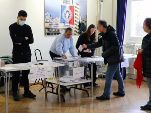 Paris’te Elektrikli Scooter Kullanımı İçin Referandum Düzenlendi