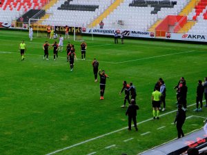 Tff 2. Lig: 24erzincanspor: 2 - Nazilli Belediyespor: 0