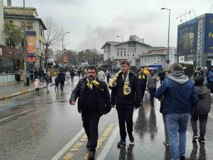 Fenerbahçeli Taraftarlar, Kadıköy’e Akın Etti