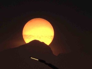 Yüksekova’da Gün Batımı Güzelliğiyle Mest Etti