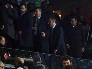 Bakan Kasapoğlu, Derbiyi Tribünden İzledi