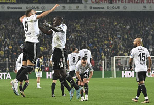 Beşiktaş deplasmanda Fenerbahçe'yi 4-2 yendi