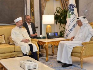 Diyanet İ̇şleri Başkanı Erbaş, Cidde’de İ̇slam Kalkınma Bankası Başkanı Al Jasser İle Görüştü