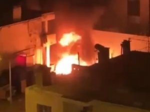 Sahur Vakti Tamirhanede Çıkan Yangın Panik Yaşattı