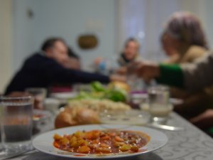 Depremzede Aileler Ramazan Ayını Bağ Evlerinde Geçiriyor