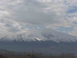 Iğdır Ovasını Çevreleyen Dağlar Yeniden Beyaza Büründü