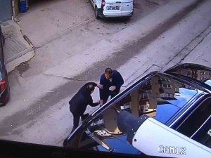 Ağzında Sigarayla İş Adamını Ayağından Vuran Şahsın Rahatlığı ’Pes’ Dedirtti