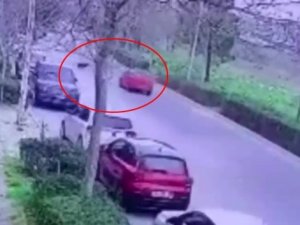 Yolun Karşısına Geçen Köpeğe Çarptı, Arkasına Bile Bakmadan Yoluna Devam Etti