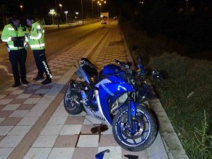 Motosikletteki Kaskı Başına Takmadı, Kazada Ağır Yaralandı