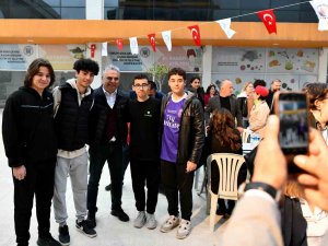 Başkan Uysal, ‘Bir Elimiz Deprem Bölgesinde’