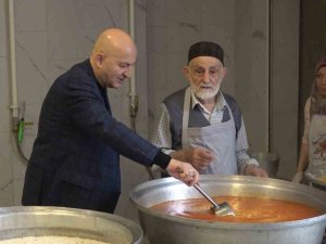 Vasiyetiyle 33 Yıldır İftar Yemeği Dağıtılıyor