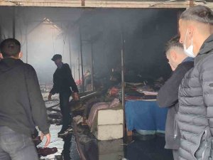 Büyük Rus Pazarı’ndaki Yangında Onlarca Dükkan Zarar Gördü