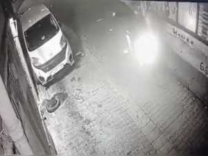 İ̇stanbul’da Dehşet Anları Kamerada: Motosikletini Yakıp, İşyerini Kurşunladılar