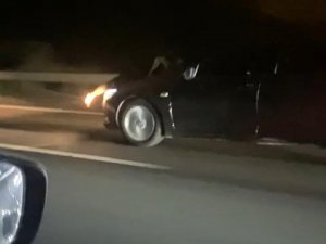 Anne, Oğlu İçin Kaput Üstünde Kilometrelerce Yol Gitti: Korku Dolu Anlar Kameraya Yansıdı