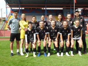 Bilecikspor Bayan Futbol Takımı Gol Oldu Yağdı