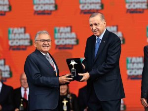 Başkan Büyükkılıç, 4 Yılda 29 Ödül Alarak Yatırım Ve Hizmetleri Taçlandırdı