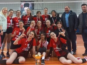Kütahya Necip Fazıl Kısakürek Anadolu Lisesi Voleybol B Kız Takımı İl Birincisi
