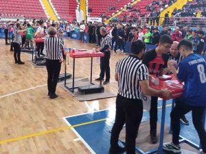 Karaman’da Okul Sporları Yıldızlar Bilek Güreşi Grup Müsabakaları Başladı