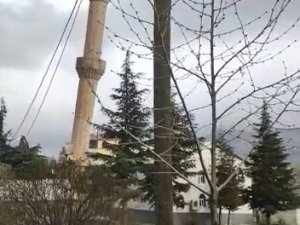 Depremde Hasar Gören Cami Minaresi Kontrollü Yıkıldı