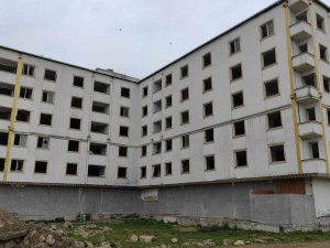 Tekirdağ’da 50 Dairelik Korku Binasının Etrafı Betonla Kapatıldı