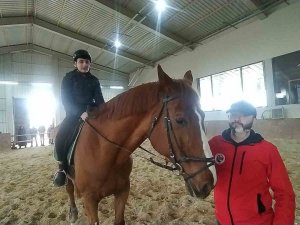 2 Yıl Önce Hiç Görmeden Bindiği At İle Şimdi Yarışlara Katılmaya Hazırlanıyor