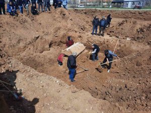 İ̇nşaat Temeli Kazısında Antik Döneme Ait Lahit Bulundu