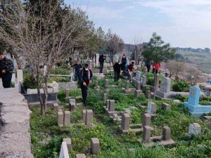 Diyarbakır’da Mezarlıklara Yabani Ot İlaçlaması