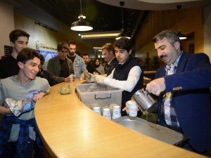 Çalışmak Öğrencilerden, İftar Ve Sahur Belediyeden