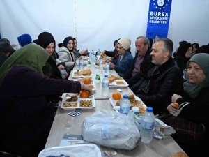 Başkan Aktaş, İftarını Emirsultan’daki Vatandaşlarla Açtı