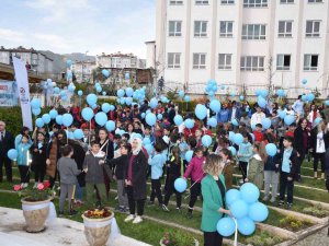 Mavi Balonlar Otizm Farkındalığı İçin Gökyüzüne Bırakıldı