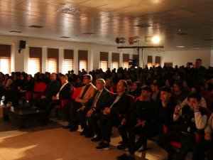 Erciş’te “Pembe Aslında Siyahtır” Oyunu Sahnelendi