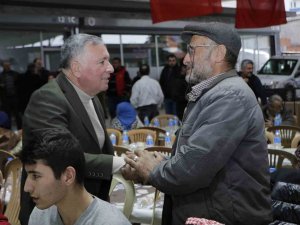 Binlerce Honazlı Orucunu Kapalı Pazaryerinde Birlikte Açtı