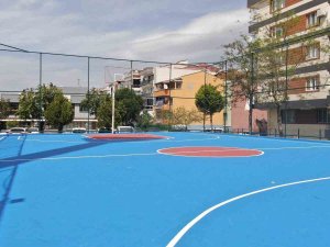 Yunusemre’deki Spor Sahalarının Zeminleri Yenileniyor