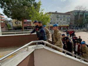 Boşanma Aşamasındaki Eşinin Sevgilisini Öldüren Koca Ve 4 Kişi Adliyede