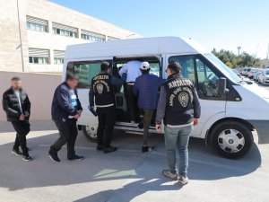 Antalya’da 45 Ekip 112 Personelle Firari Şahıslara Eş Zamanlı Operasyon