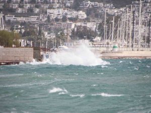 Bodrum’da Fırtına Balıkçı Teknesini Batırdı