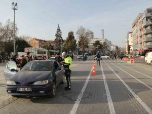 Uşak’ta 921 Sürücüye Para Cezası Kesildi