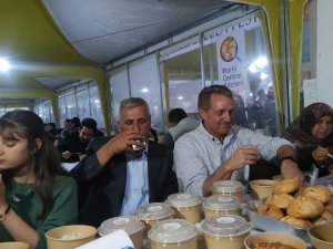 Abd Büyükelçisi Flake, İ̇slahiye’de Depremzedelerle İftar Yaptı