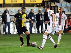 Spor Toto Süper Lig: İ̇stanbulspor: 0 - Fatih Karagümrük: 1 (İ̇lk Yarı)