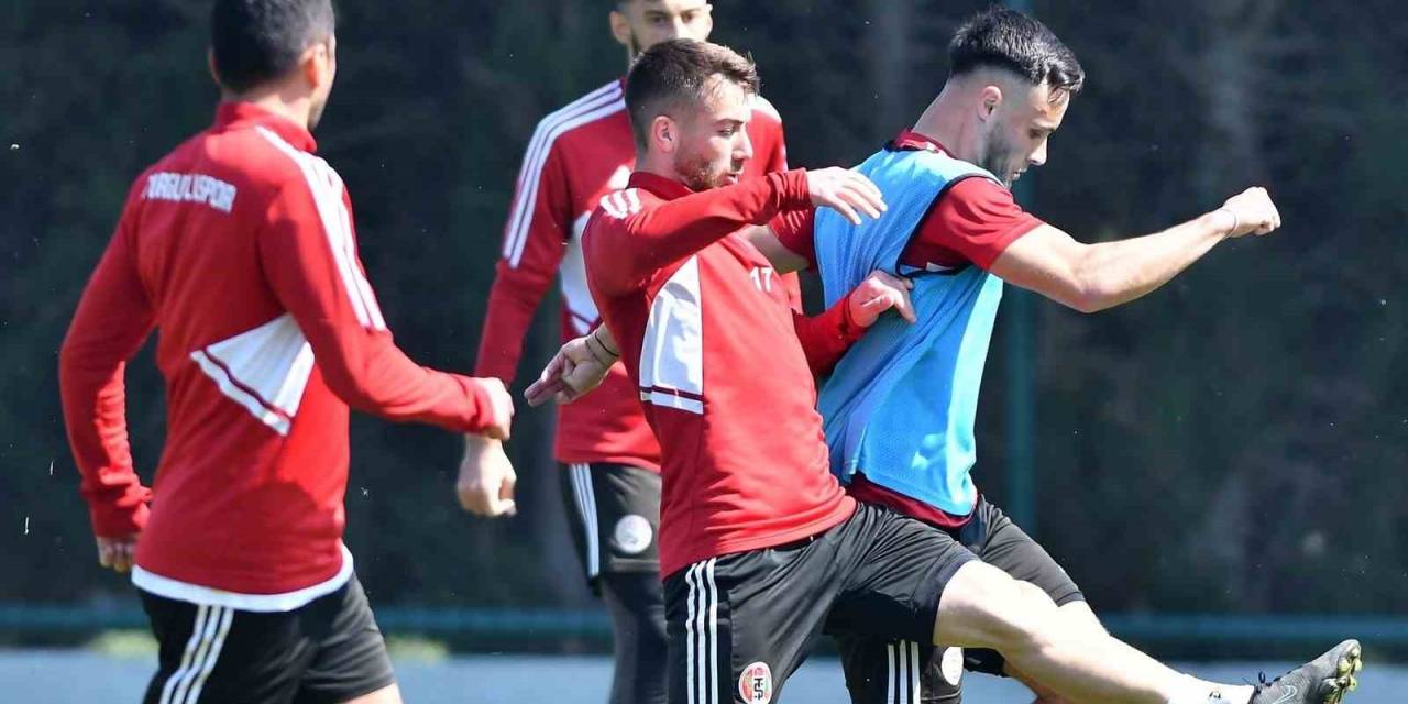 Turgutluspor’da 2 Oyuncu Kadro Dışı Bırakıldı
