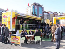 Tanıtım Tırından Çay İkramı