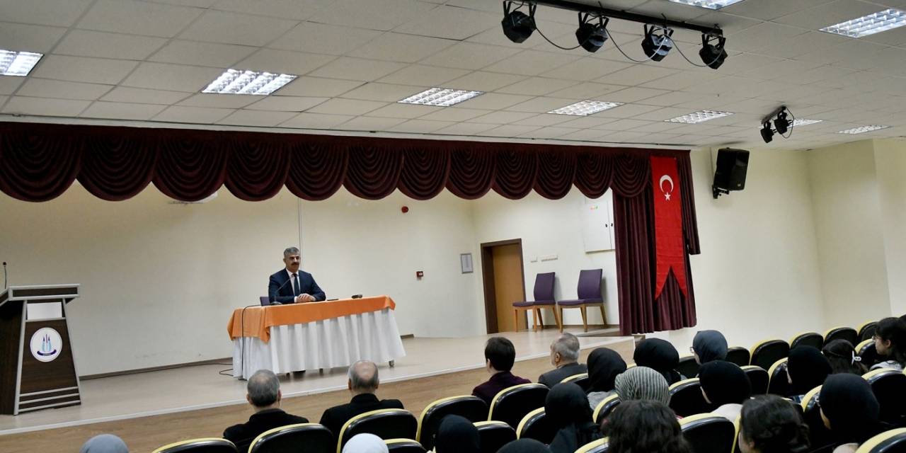 Rektör Çiftçi’den Lise Öğrencilerine Önemli Bilgiler