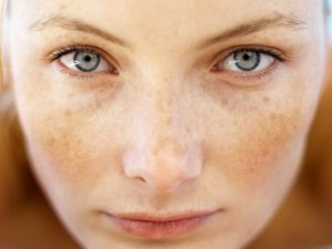 Op. Dr. Yücel Sarıaltın: “Sonbahara Pürüzsüz Ve Lekesiz Bir Ciltle Girin”